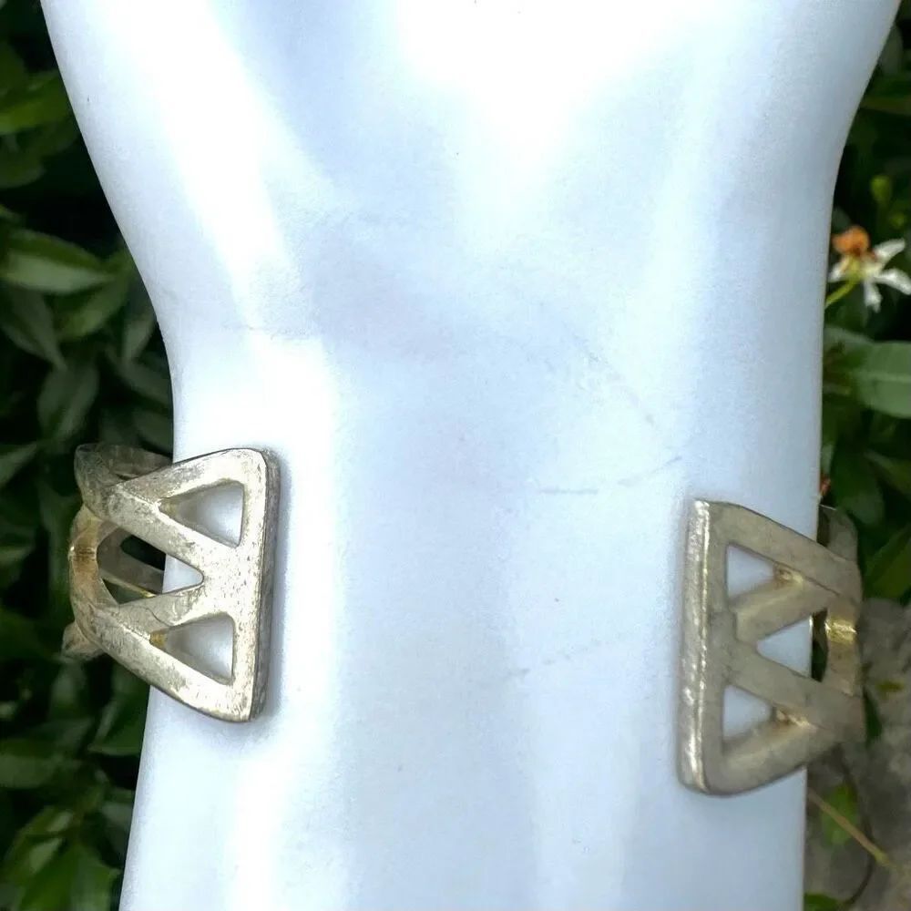 Silver tone cut out open cuff bracelet - Picture 4 of 9